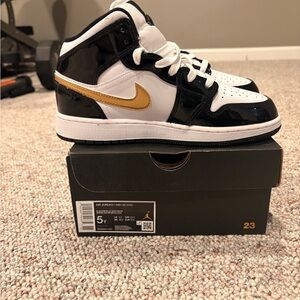 Jordan Kids Sneakers Black White Gold
